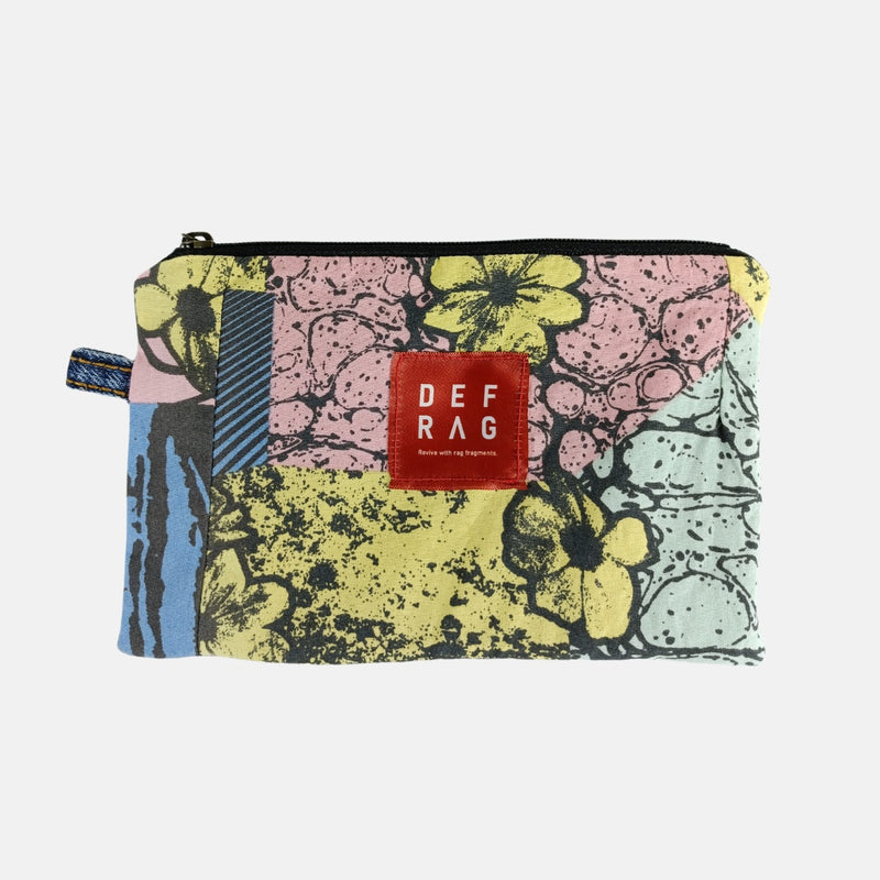 DEFRAG 古着総柄シャツ・リメイクポーチ(一点物フラットポーチ/アップサイクル)