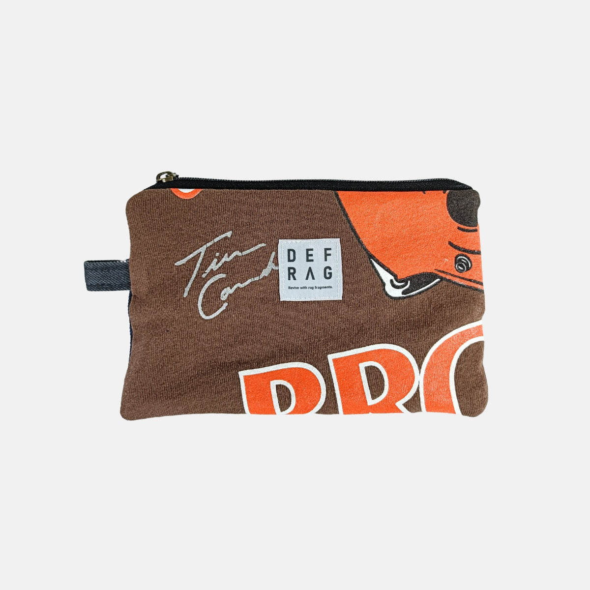 DEFRAG 古着フットボールTシャツ・リメイクポーチ(一点物フラットポーチ/アップサイクル)