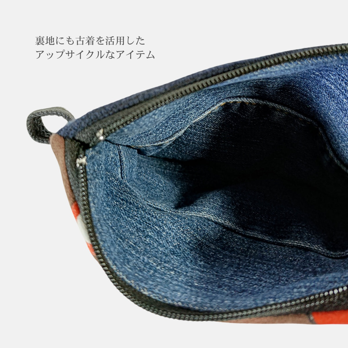 DEFRAG 古着フットボールTシャツ・リメイクポーチ(一点物フラットポーチ/アップサイクル)