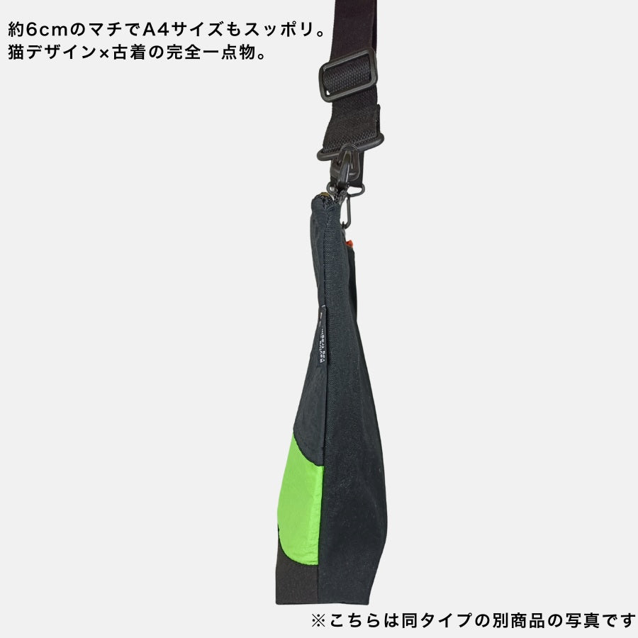 【一点物】猫グラフィック×リメイクナイロン A4ショルダーバッグ