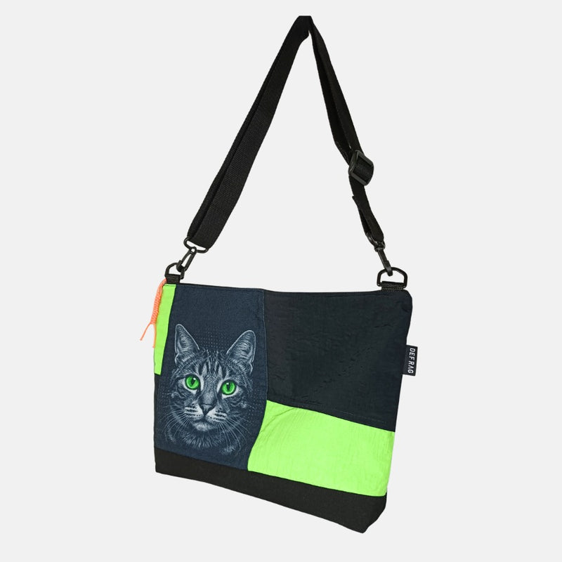 【一点物】猫グラフィック×リメイクナイロン A4ショルダーバッグ