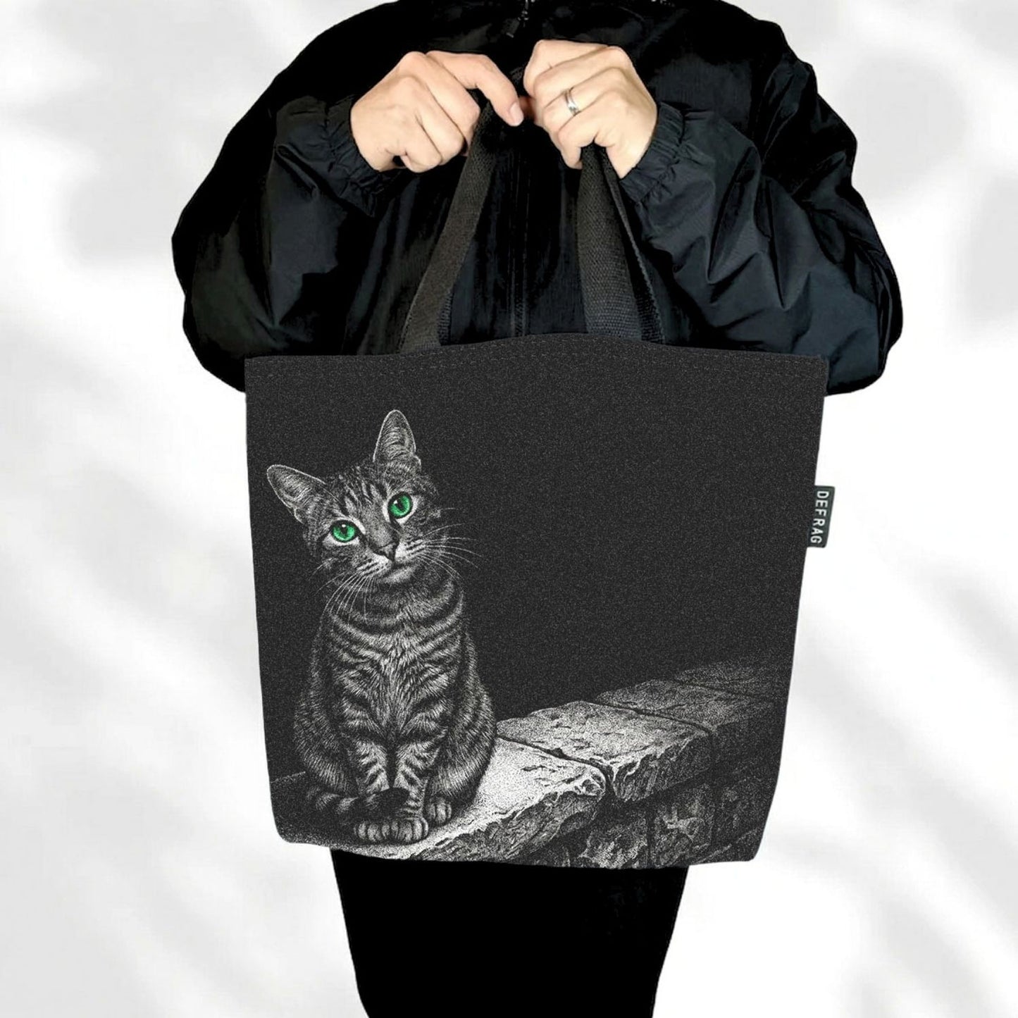塀の上の猫：グラフィックキャット ポリ帆布トート