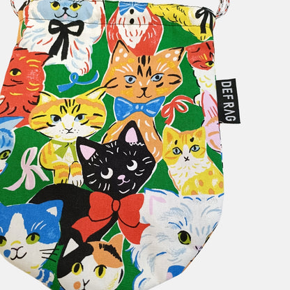 CORON - ネコ柄 巾着ショルダー：ねこまみれ／ねこばなな