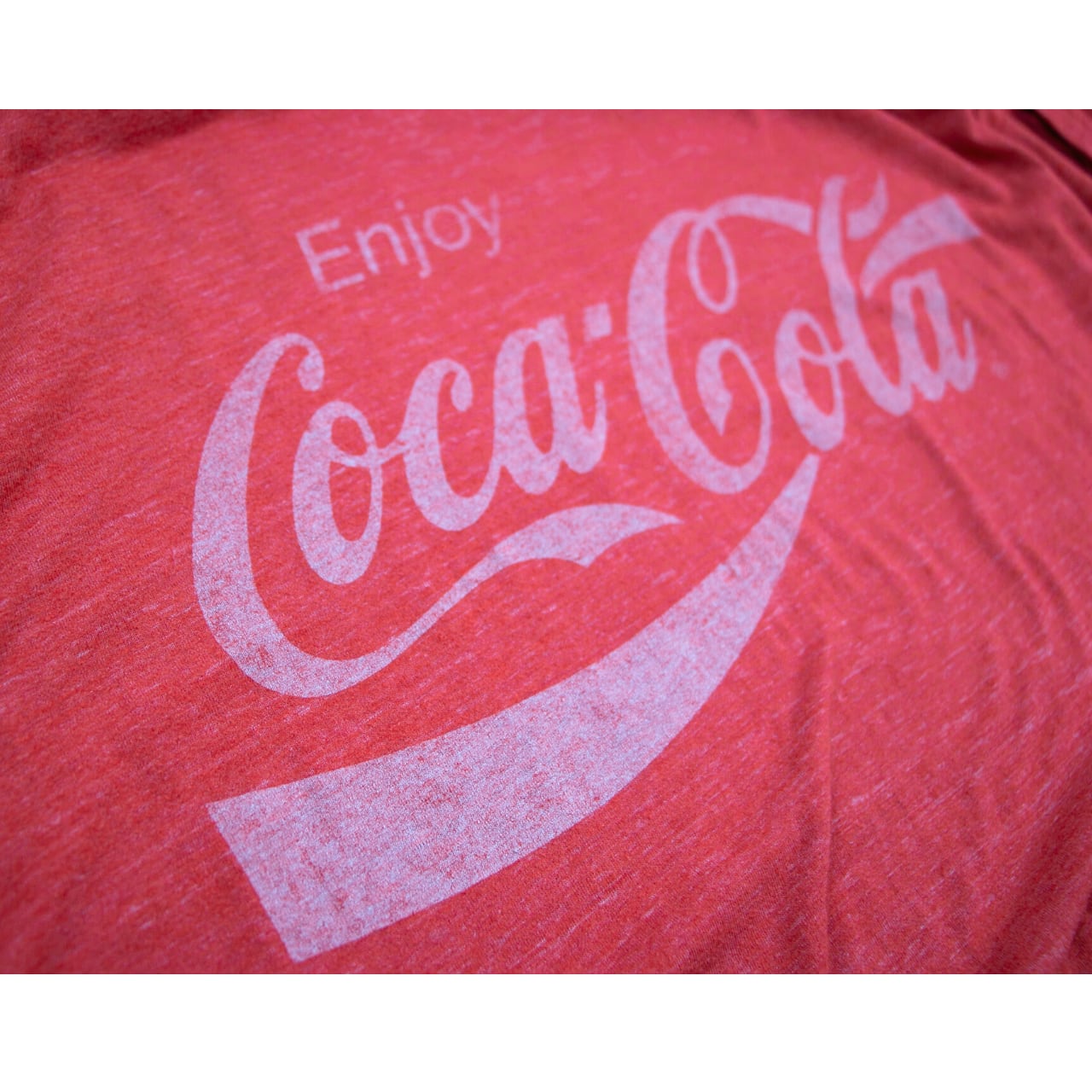 企業モノ古着:コカ・コーラ染み込みプリントTシャツ – リメイク 企業モノ古着:コカ・コーラ染み込みプリントTシャツ – リメイク